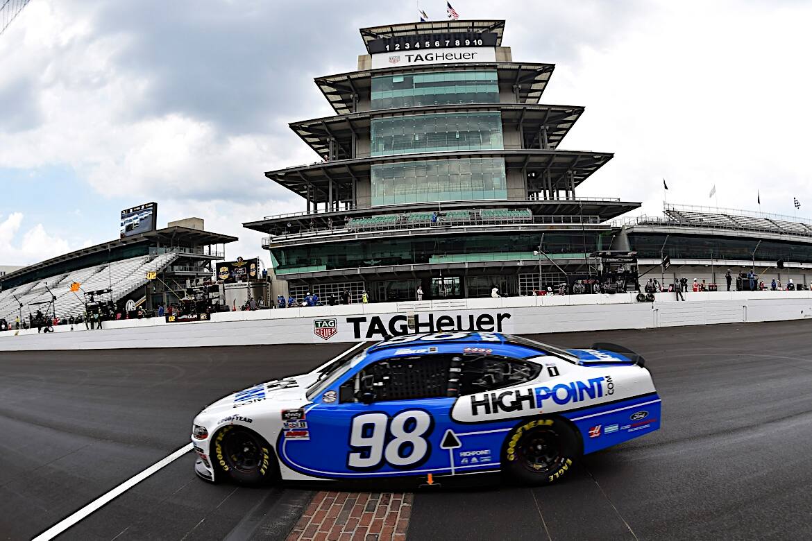 Briscoe recovered from a mistake while leading late, retaking the lead with two laps to go. Briscoe recovered from a mistake while leading late, retaking the lead with two laps to go.