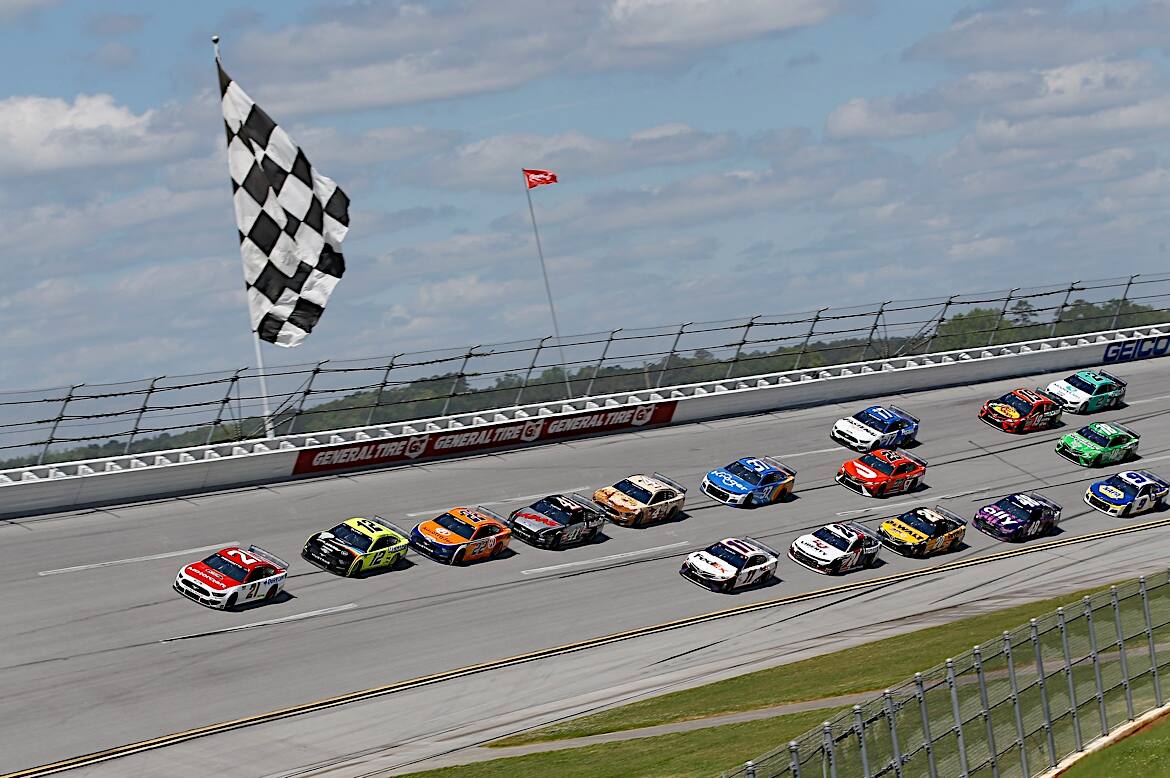 Ford has the manufacturer standings lead (362 points), ahead of Chevrolet (360) and Toyota (342). Ford has the manufacturer standings lead (362 points), ahead of Chevrolet (360) and Toyota (342).