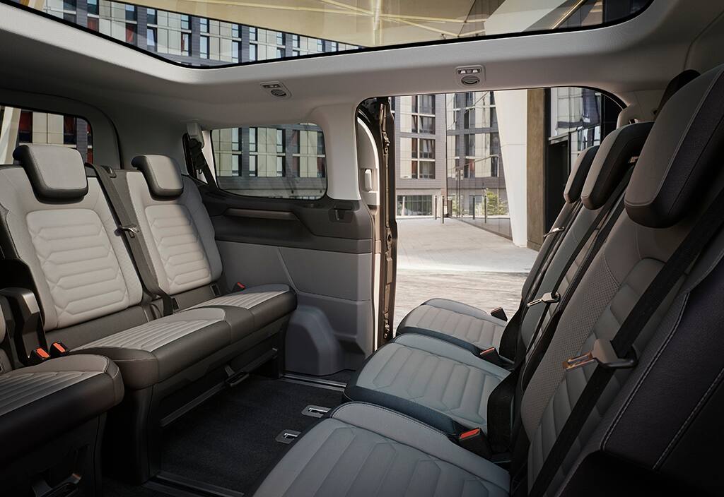 All-new Ford E-Tourneo Custom Titanium X (interior)
