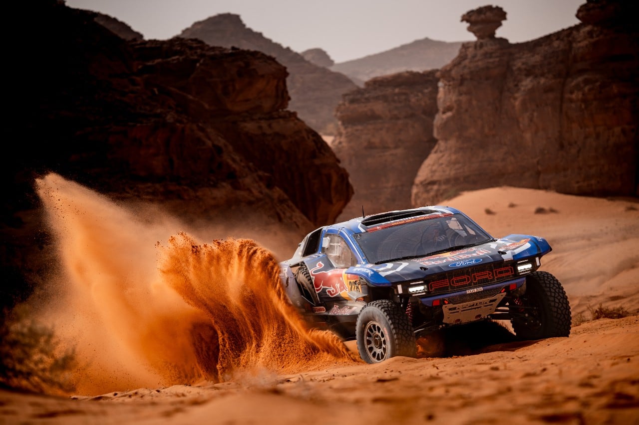 Mitch Guthrie Jr. and the Raptor T1+ drive through a dune during Stage 6 of the 2026 Dakar Rally. 